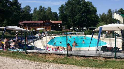 Chez Dom & Oli camping GINA PARK in Granges-Aumontzey