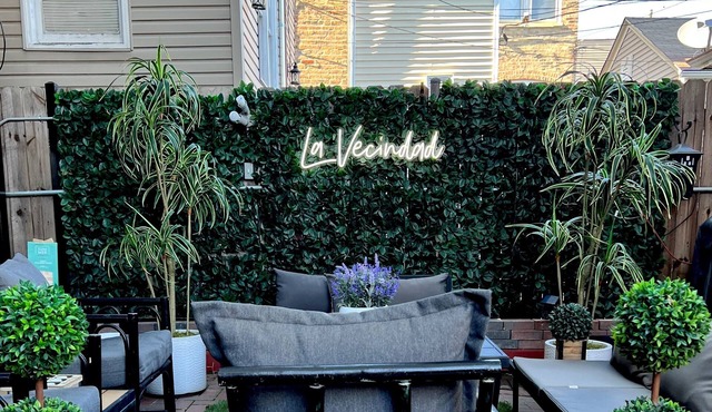 Chic 1-bedroom apartment in phenomenal Chicago with WiFi, AC