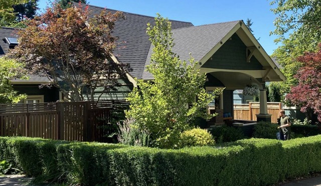 Classic 1929 Craftsman Bungalow conveniently located near the U of O. Sleeps 6