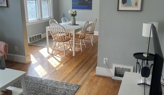 Classic 4-bedroom house in vibrant Royal Oak with AC and Wifi