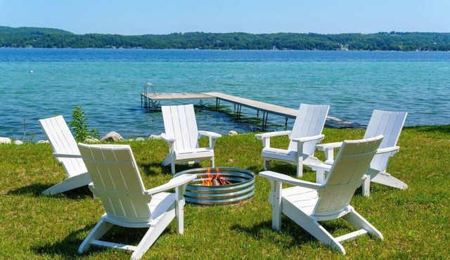 Classic Crystal Lake Cottage with Dock, Mooring Buoy, Fire Ring & Beach Area in Beulah