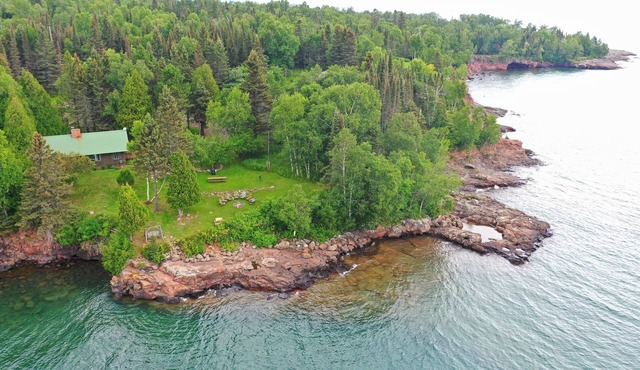 Classic Vintage Log Cabin on Lake Superior