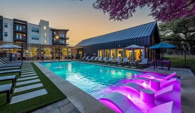 Classy Modern Studio with Pool plus Golf Sim