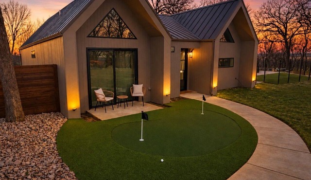 Cliffside Cottage- With pool in Denison