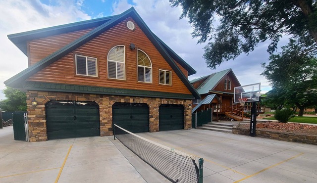 Close to 5 National Parks & Brian Head Ski Resort