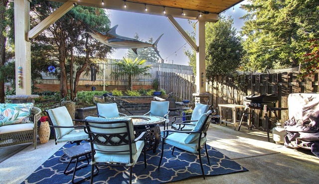 Close to Downtown*Luxe-Beautiful Shower-Pets!