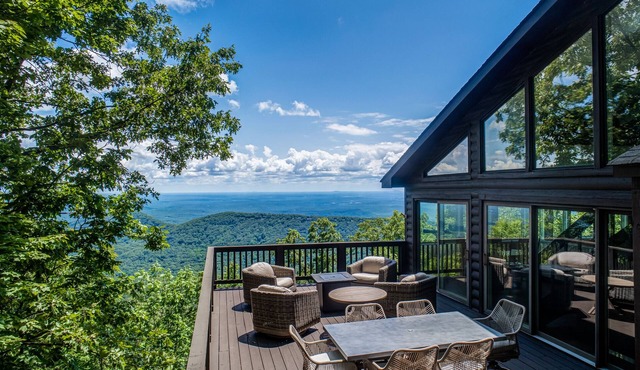 Cloud 9 - Incredible Long Range Mountain Views in Big Canoe