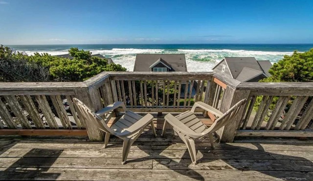 Cloud Nine - A Charming Ocean View Home with Hot Tub & Fire Pit in Belle Beach!