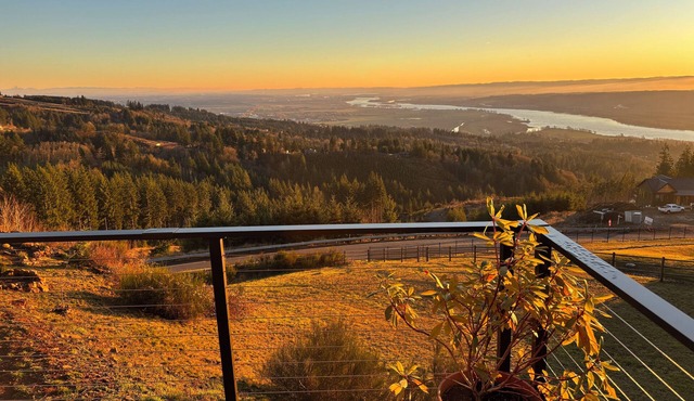 Columbia River Valley Eagle's Nest Private Guest Apartment