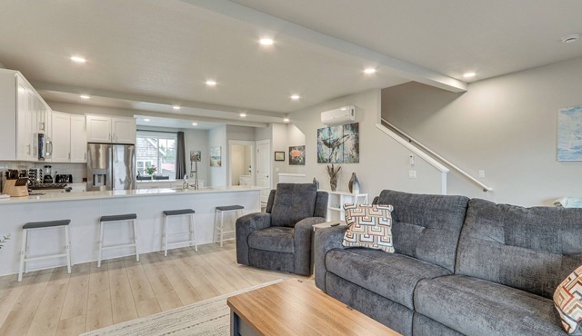 Columbia River Views: Spacious Hammond Getaway!