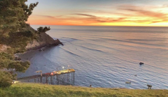Comfortable 2-bedroom cottage with WiFi, AC in beautiful Point Arena, CA