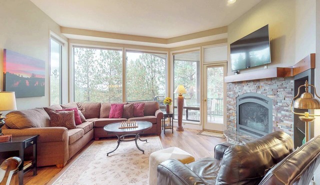 Comfortable condo with private hot tub & great location