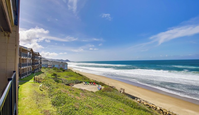 Comfortable Lincoln City Condo w/Patio & Views!