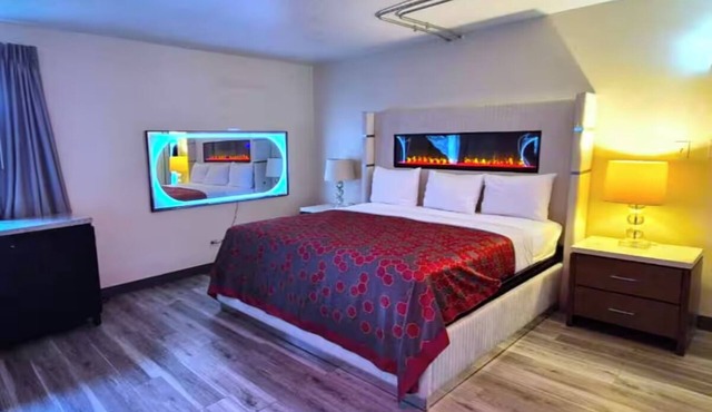 Comfortable Pet-Friendly Room | Ideal for Solo & Couple Trips w/Free Parking