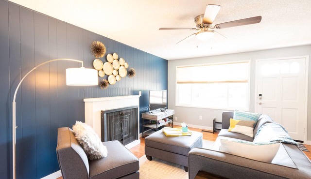 Comfy & Bright 2BR Flat W/Fenced Yard Near Washington Square