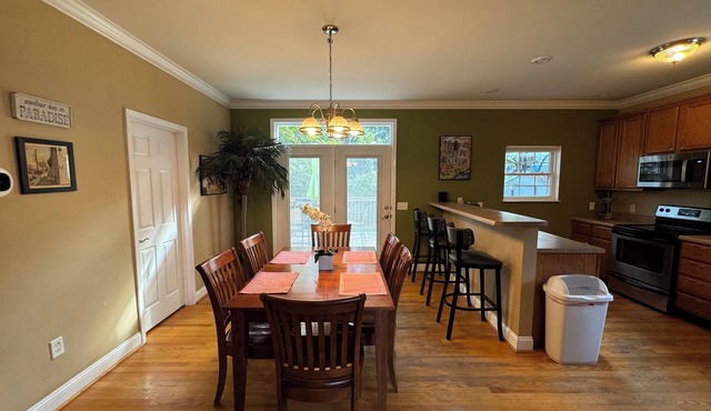 comfy, open floorplan within walking distance of Maplewood