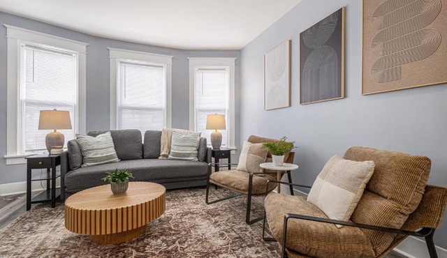 Completely Remodeled Walking Distance to Downtown Close to the Beach Downstairs Washer Dryer