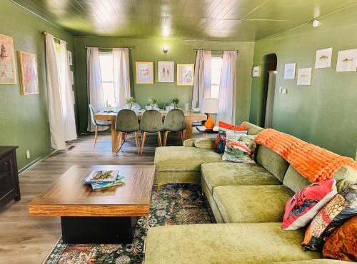 Condo 2BD2BAGrillLaundry-8PP-Pet Friendly in Russell