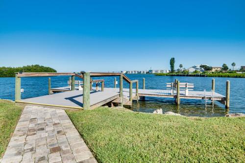 Condo w/Direct Ocean Inlet View: Bikes Included!