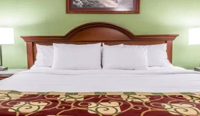 Convenient 1 King Bed with Free Hot Breakfast and Easy Downtown Access