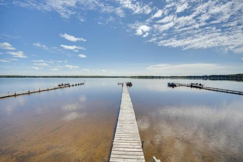 Convenient Cabin w/Access to 3 Boat Docks!