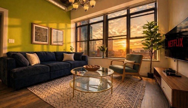 Convenient Cozy 2BR Loft with Optional Parking for 8 guests Near McCormick Place, Soldier Field and Lakefront Trail