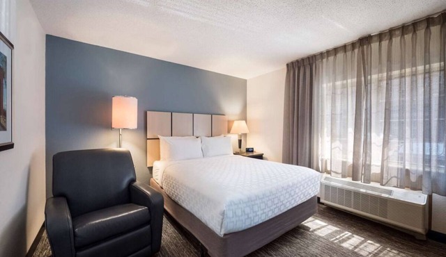 Convenient Stay, Superb Location! 2 Relaxing Units, Pets are Allowed Here!