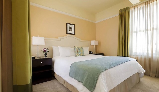 Convenient Stay, Superb Location near Providence Park! Two Suites, Pets Allowed!