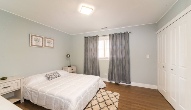 CORPORATE UNIT, FULLY FURNISHED. COMPLETELY RENOVATED