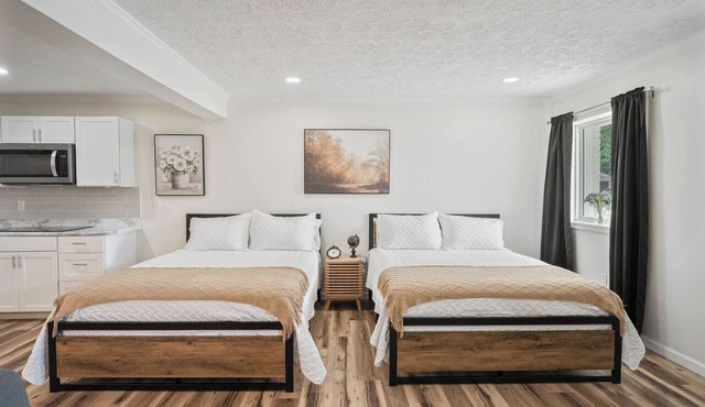Cosmopolitan Studio: A Fresh & Stylish Stay in Kokomo