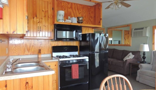 Cottage #6 - 2 bedroom/1 bath