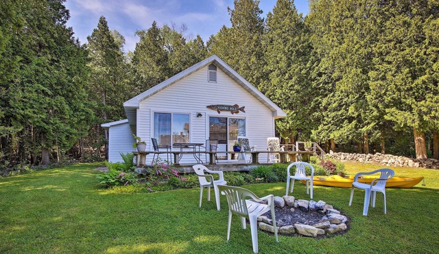 Cottage in Roweleys Bay w/Deck & Fall Colors!
