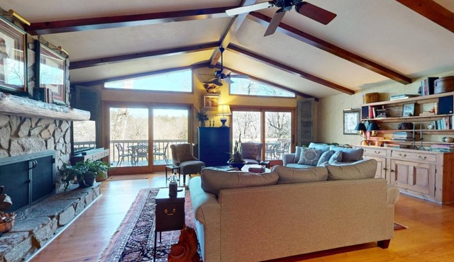 Cottage on Homer Potts | Charming Cottage with Chef`s Dream Kitchen