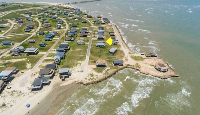 Cottage Right by Beach Entrance, Great Water Views!