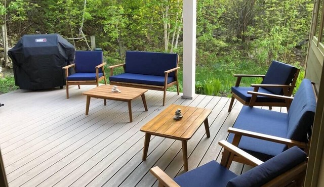 Cottage Row Retreat Luxury in Heart of Fish Creek