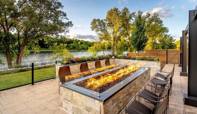Courtyard by Marriott Appleton Riverfront
