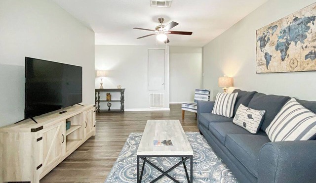 Cozy 1-bedroom condo with WiFi, AC in charming Bay St. Louis