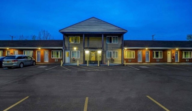 Cozy 1 FULL BED | SMK, MICFRIDGE in Ilion