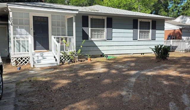 Cozy 2 bedroom 1 bath Cottage