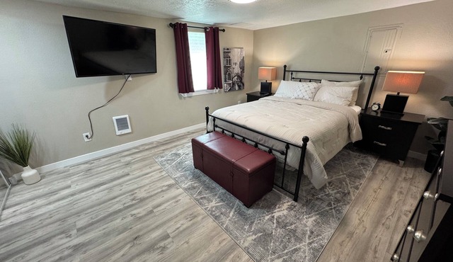 Cozy 2-bedroom basement ADU in charming Oregon City with WiFi & AC