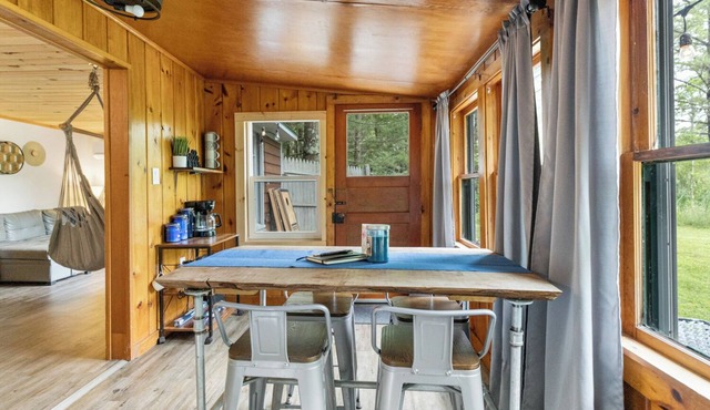 Cozy 2 bedroom cabin on channel with lake access in Bitely