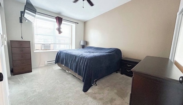 Cozy 2-bedroom condo in wonderful Gresham with pool