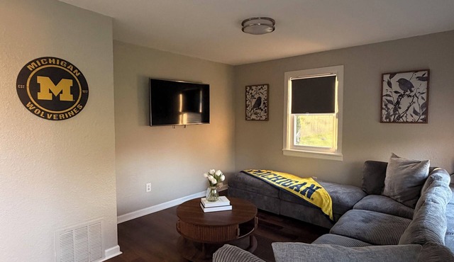 Cozy 2-bedroom house Near Ann Arbor & UMICH