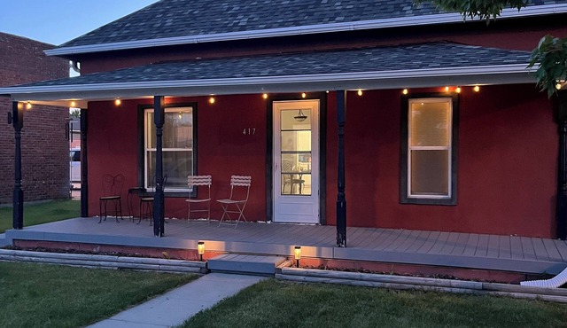 Cozy 3-BDRM home in Valentine with everything you’ll need for a relaxing stay in Valentine