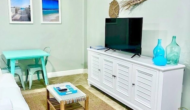 Cozy 30A Studio for Two, by Rosemary Bch. Walk to Beach/Dining/Heated pool/shops