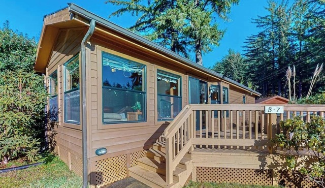 Cozy abode steps from the beach with a private hot tub and nautical theme