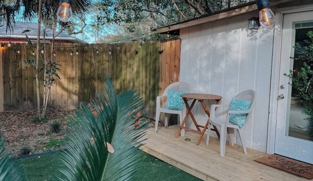 Cozy Apartment Near Downtown and Pensacola NAS