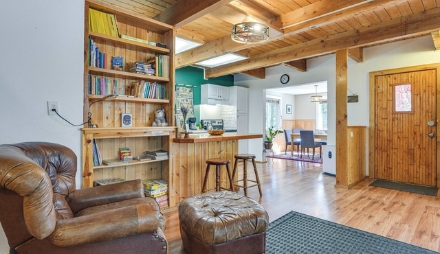 Cozy Ashford Home - 5 Mi to Rainier Nat'l Park!