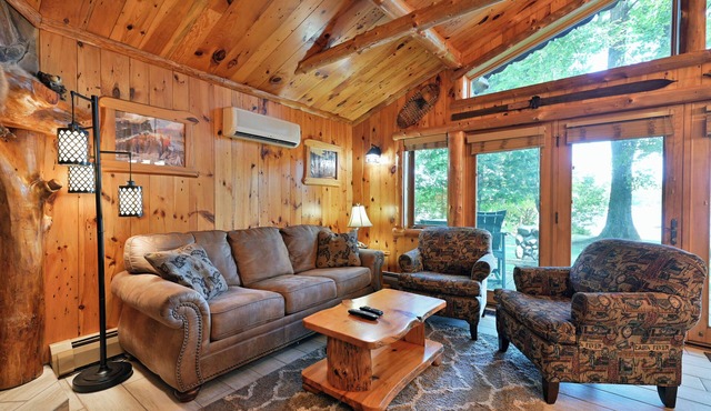 Cozy Bay Cottage w/Lake Access & Trails Nearby