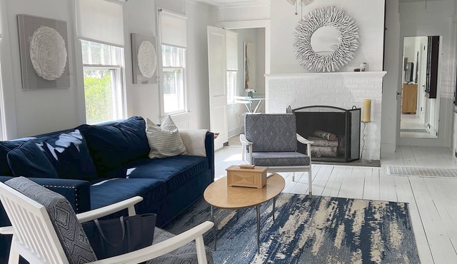 COZY BEACH COTTAGE on Towd Point w/pool and only 5 mins from the beach!